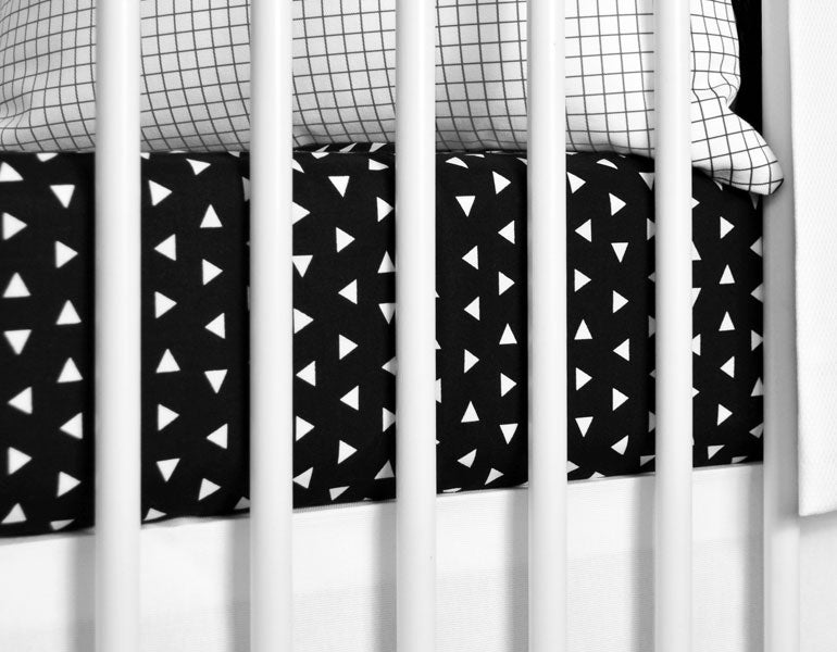 Triangle Fitted Crib Sheet Black and White - Olli+Lime